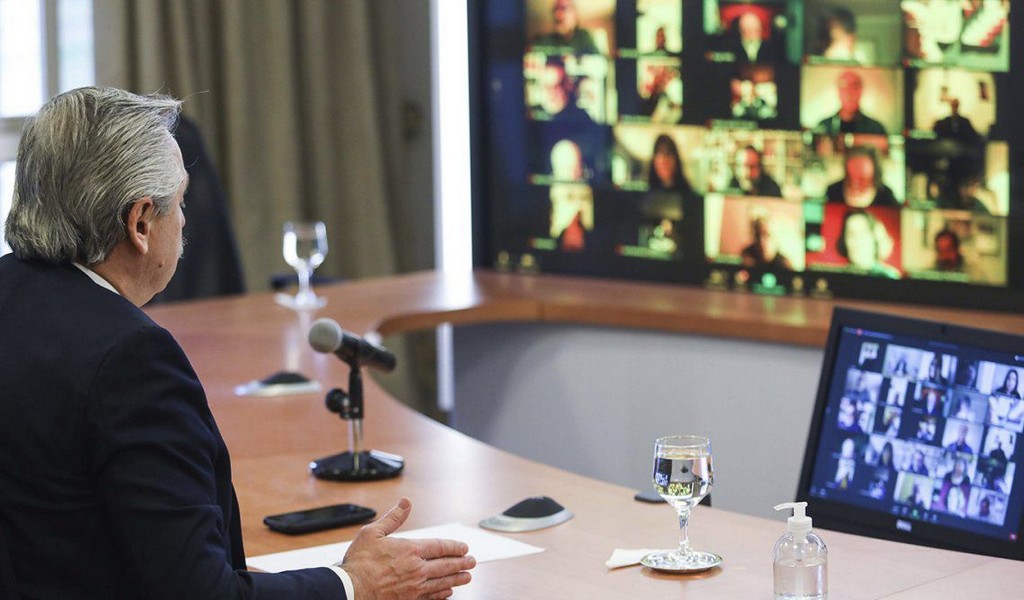 Fernández pidió a los trabajadores "no aflojar" y llamó a la CGT y la CTA a unirse